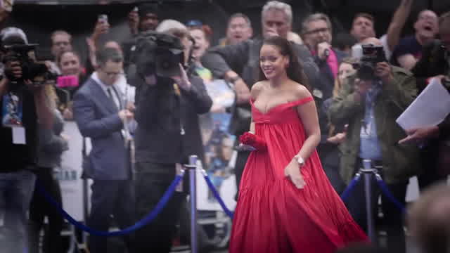 Rihanna's fashion trends in 60 seconds Rihanna's fashion trends in 60 seconds