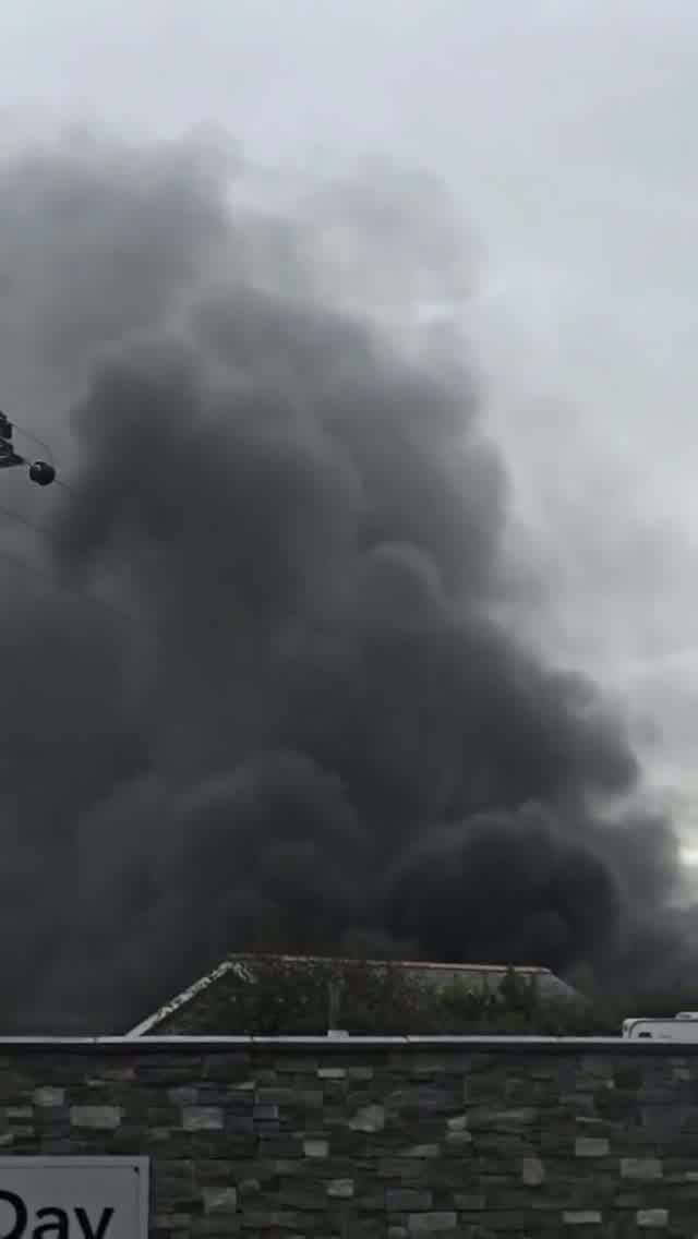 Barn erupts in flames as huge smoke cloud seen over St Day - Cornwall Live