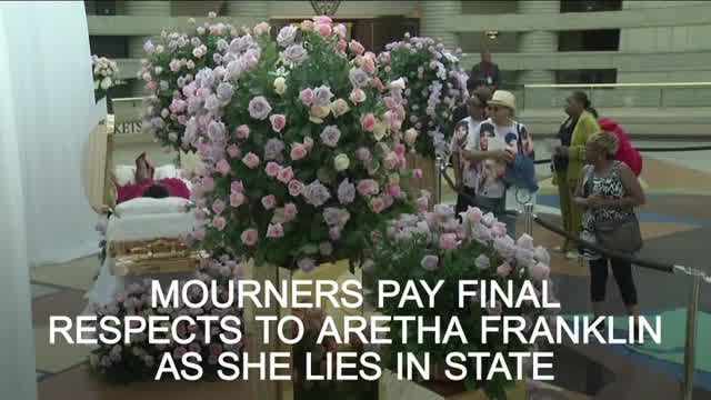 Video: Mourners pay final respects to Aretha Franklin as she lies in state