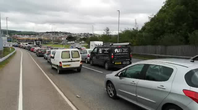 Updates as police close Taw Bridge in both directions | Devon Live