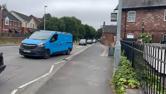 Crash shuts major Exeter road near pub - live updates | Devon Live