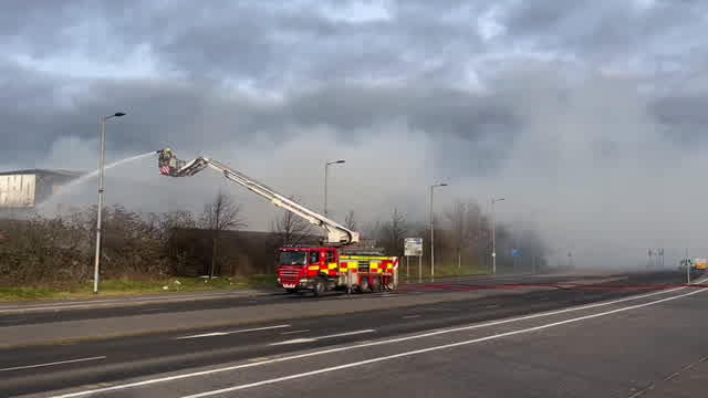 Firefighters tackle large Glasgow blaze LIVE updates as roads closed ...