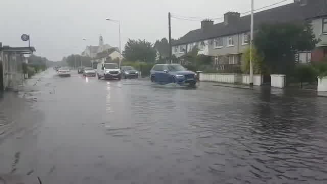 Weather LIVE: Severe flooding in Dublin leaves roads 'almost impassable ...