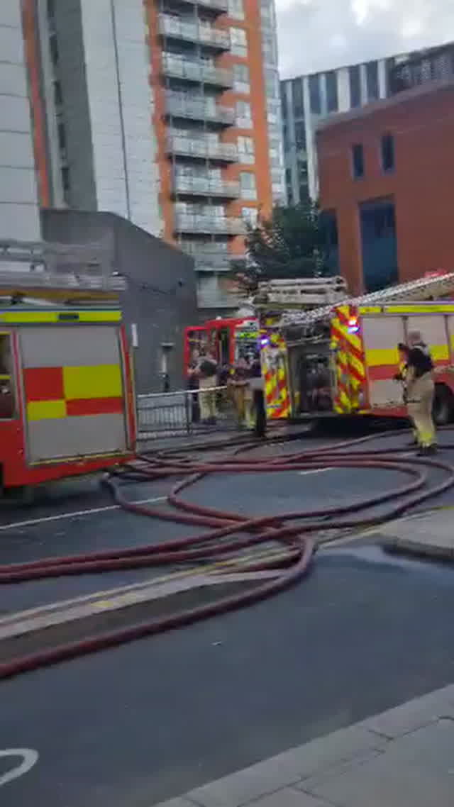 Massive building fire in Leeds city centre shuts Wellington Street ...