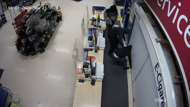 Masked thieves burgle Helsby Tesco