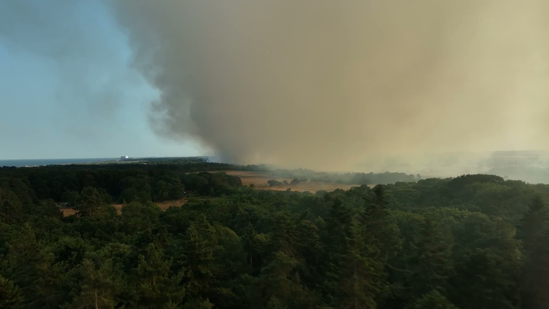  Drone footage shows wildfire at Dunwich Heath