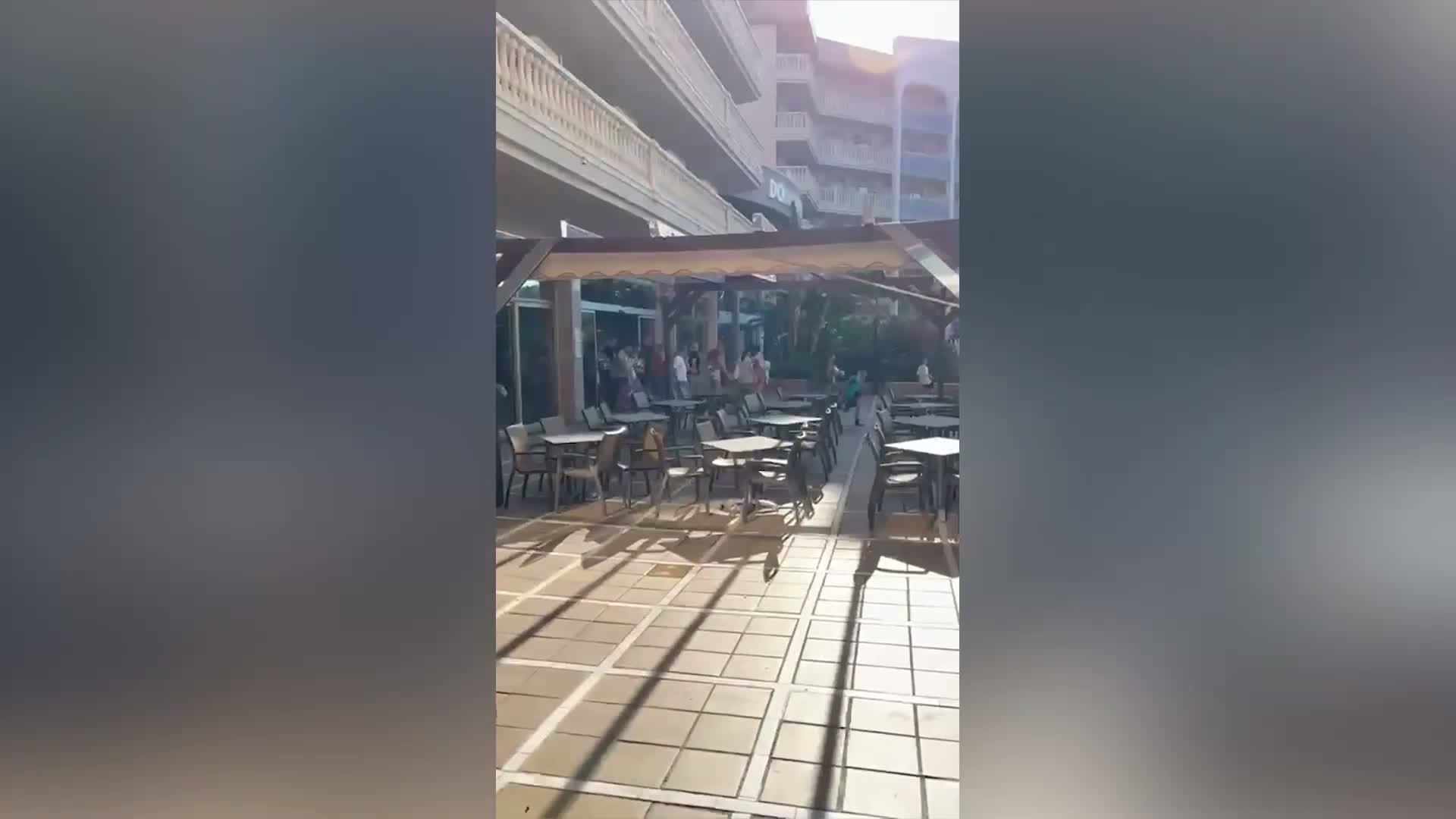 Scots tourist films 'manic' sunbed rush at Spanish resort pool
