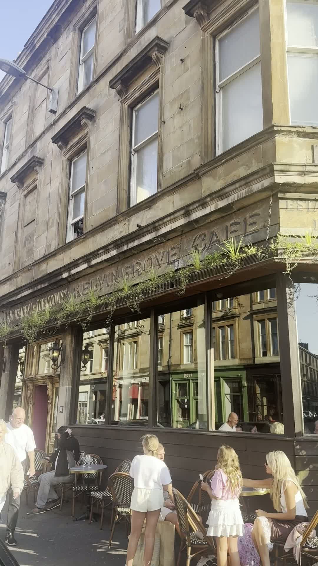 130-year-old Glasgow cafe visited by Rod Stewart has £22 Sunday roast