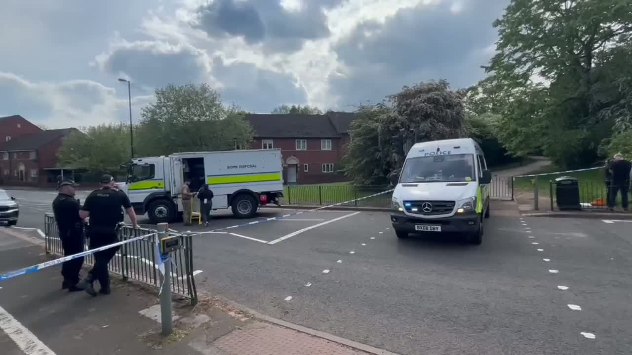 northfield-incident-live-as-armed-police-everywhere-and-officers