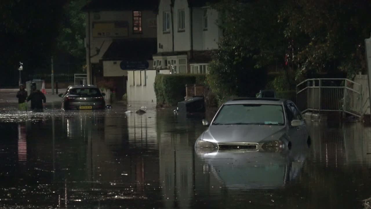 Birmingham Land Rover driver urged to 'stop' before entering flood water