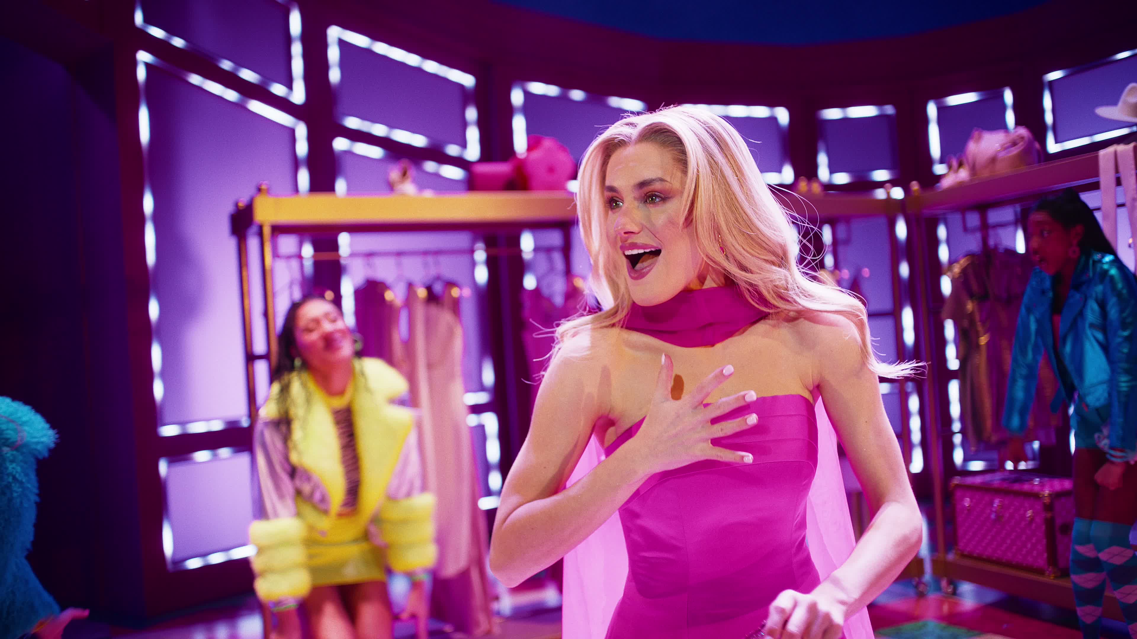 Legally Blonde Review: Amber Davies' Elle Woods is completely different to any I've seen before