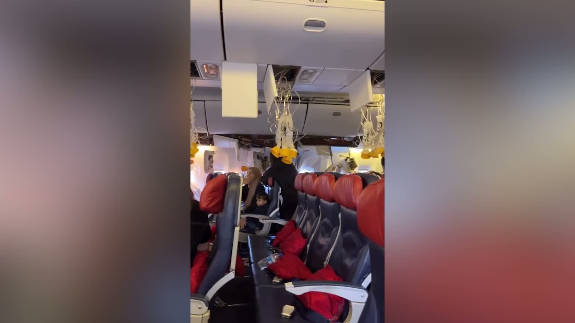 Radar Mast Pierces Boeing 777 in Turkey, 267 Evacuated
